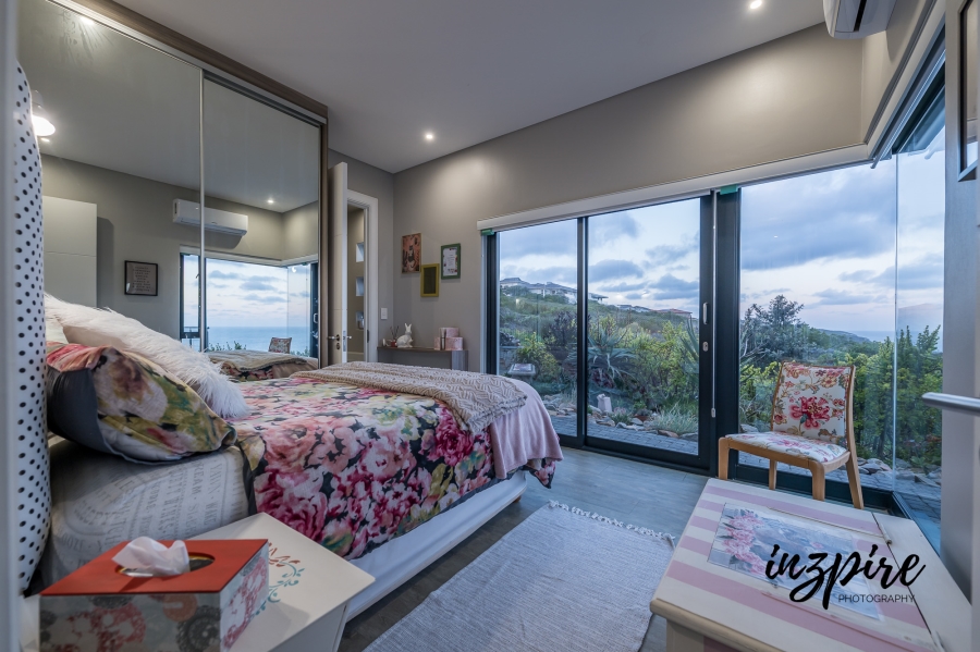 4 Bedroom Property for Sale in Village On Sea Western Cape